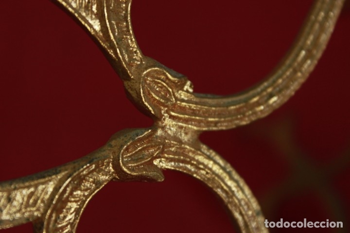 Antig&uuml;edades: L&aacute;mpara de techo de bronce y opalina color mostaza. - Foto 7