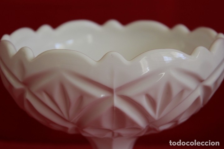 Antig&uuml;edades: Bombonera de opalina blanca - Foto 3