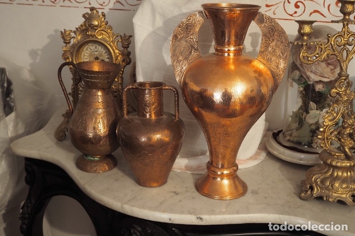 Antig&uuml;edades: Conjunto de jarrones de aleaci&oacute;n de cobre - Foto 1