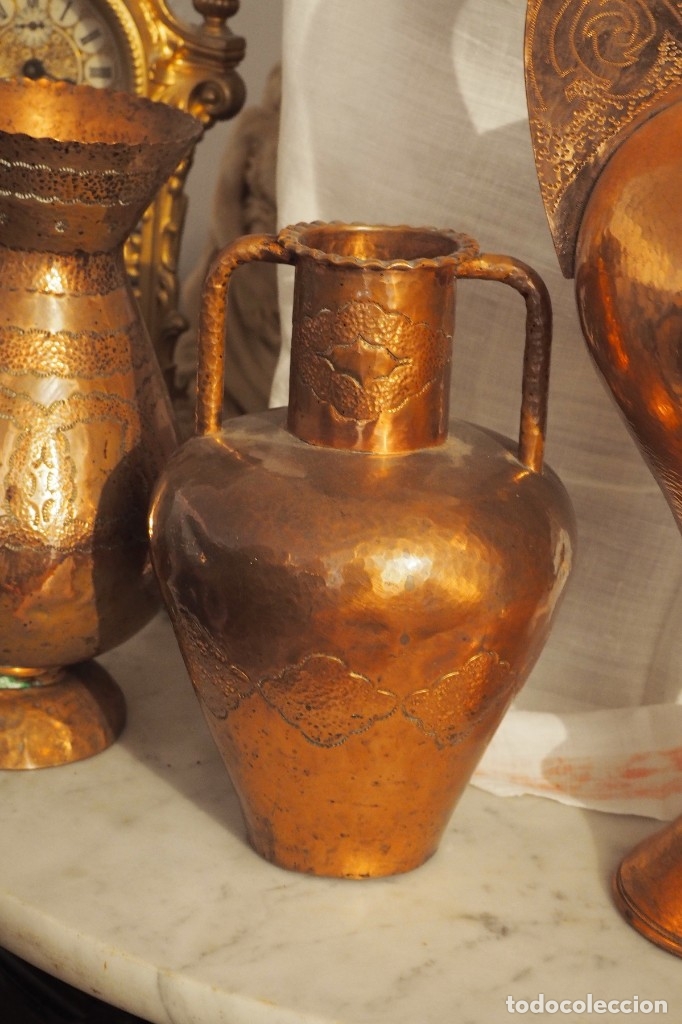 Antig&uuml;edades: Conjunto de jarrones de aleaci&oacute;n de cobre - Foto 2