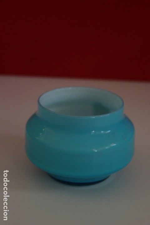 Antig&uuml;edades: Joyero de opalina azul de los a&ntilde;os 70. - Foto 2