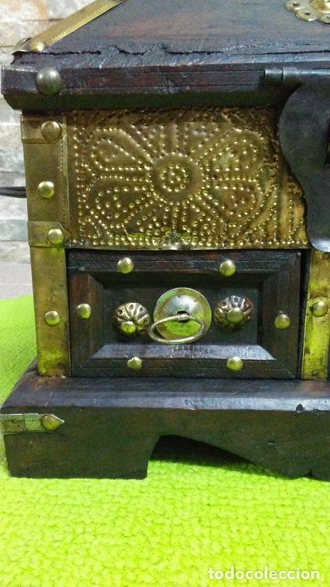 Antig&uuml;edades: ARC&Oacute;N ANTIGUO DE MADERA Y BRONCE - Foto 2