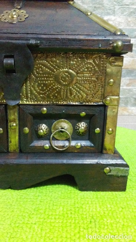 Antig&uuml;edades: ARC&Oacute;N ANTIGUO DE MADERA Y BRONCE - Foto 3