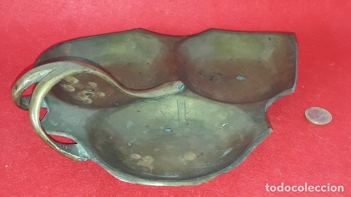Antig&uuml;edades: BANDEJA DE BRONCE EN FORMA DE HOJA CON 3 SENOS - Foto 1