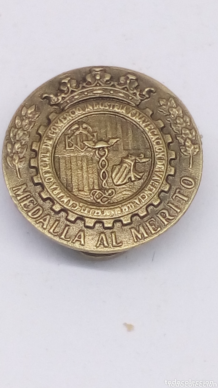 Antig&uuml;edades: Pasabotones medalla al m&eacute;rito bronce - Foto 1
