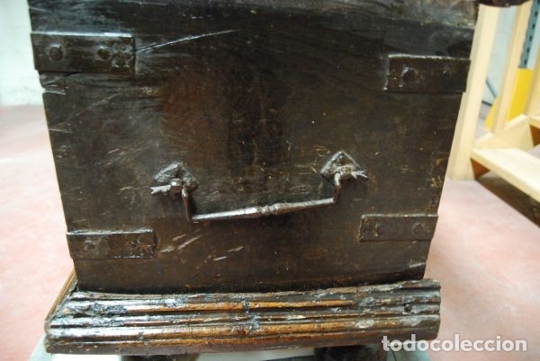 Antig&uuml;edades: Arc&oacute;n de madera con patas de bola y caj&oacute;n interior - Foto 3