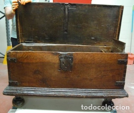 Antig&uuml;edades: Arc&oacute;n de madera con patas de bola y caj&oacute;n interior - Foto 5