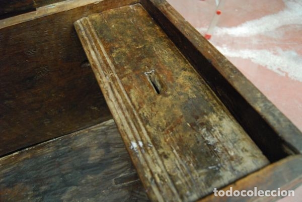 Antig&uuml;edades: Arc&oacute;n de madera con patas de bola y caj&oacute;n interior - Foto 7