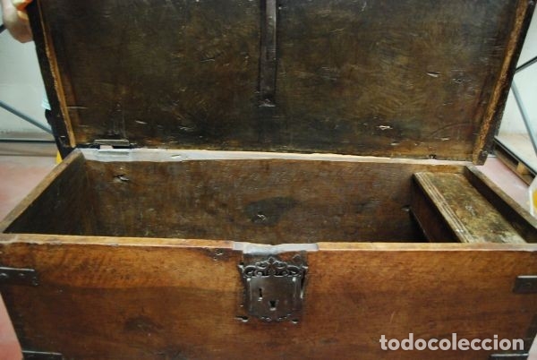 Antig&uuml;edades: Arc&oacute;n de madera con patas de bola y caj&oacute;n interior - Foto 9