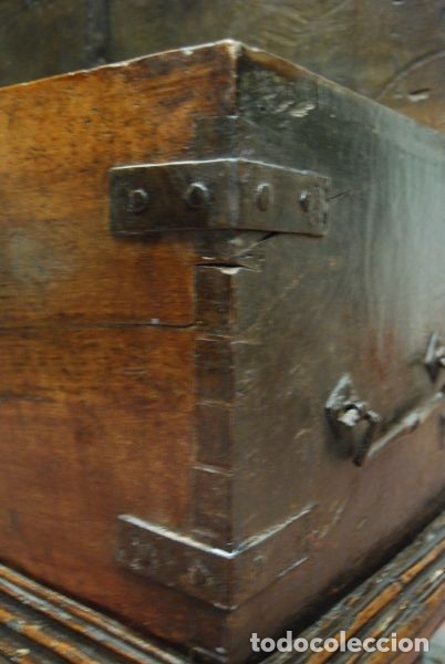 Antig&uuml;edades: Arc&oacute;n de madera con patas de bola y caj&oacute;n interior - Foto 11