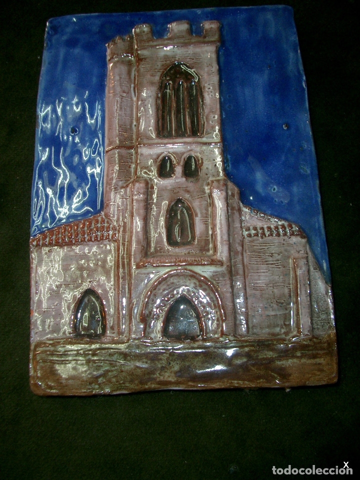 Antig&uuml;edades: Azulejo en relieve esmaltado - Foto 1
