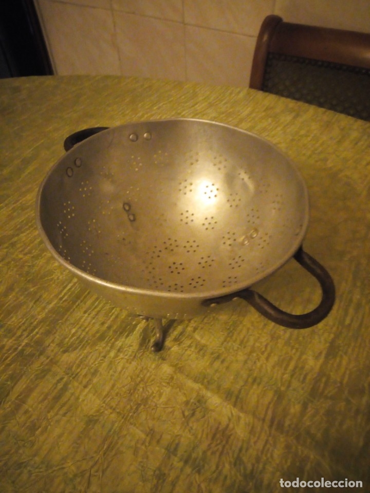 Antig&uuml;edades: Antiguo escurridor de aluminio. - Foto 3