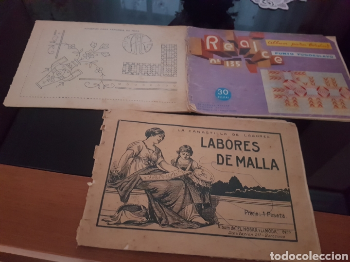 Antig&uuml;edades: Lote 3 libritos de bordados - Foto 1