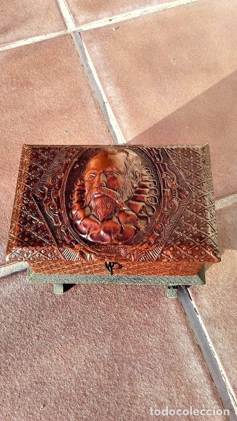 Antig&uuml;edades: COFRE DE MADERA REPUJADA - Foto 1
