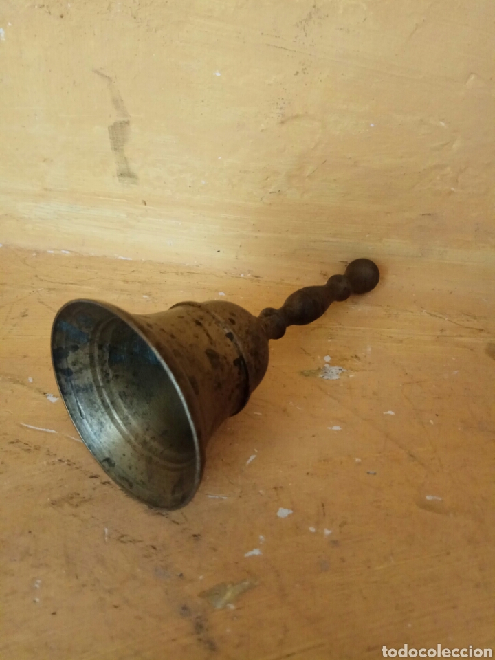 Antig&uuml;edades: CAMPANILLA RELIGIOSA DE BRONCE 14CM - Foto 2
