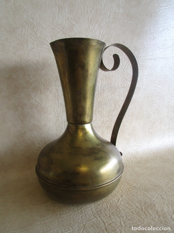Antig&uuml;edades: antiguo jarron de laton jarra 31 cm - Foto 2