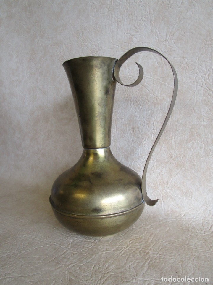 Antig&uuml;edades: antiguo jarron de laton jarra 31 cm - Foto 3