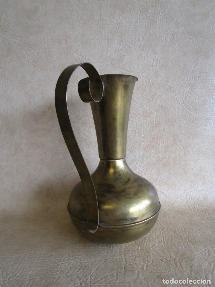 Antig&uuml;edades: antiguo jarron de laton jarra 31 cm - Foto 6