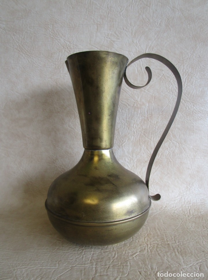 Antig&uuml;edades: antiguo jarron de laton jarra 31 cm - Foto 1