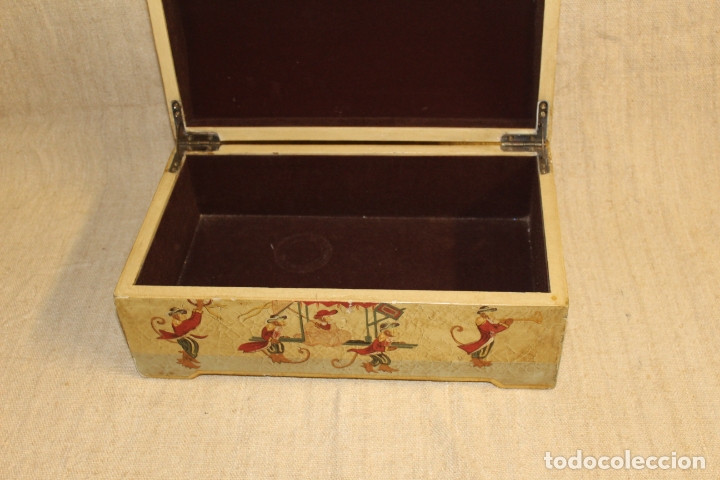 Antig&uuml;edades: caja baul de madera policromado - Foto 6