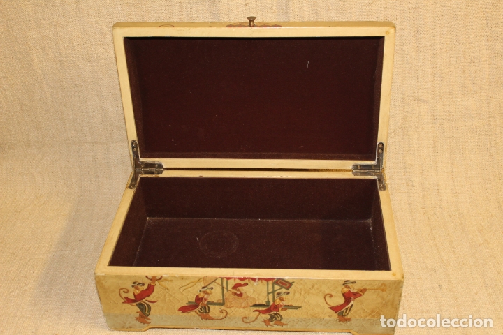 Antig&uuml;edades: caja baul de madera policromado - Foto 7