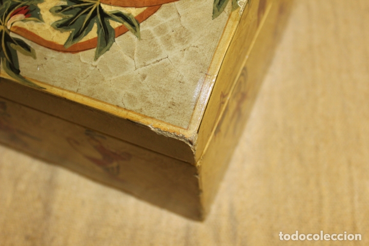 Antig&uuml;edades: caja baul de madera policromado - Foto 12