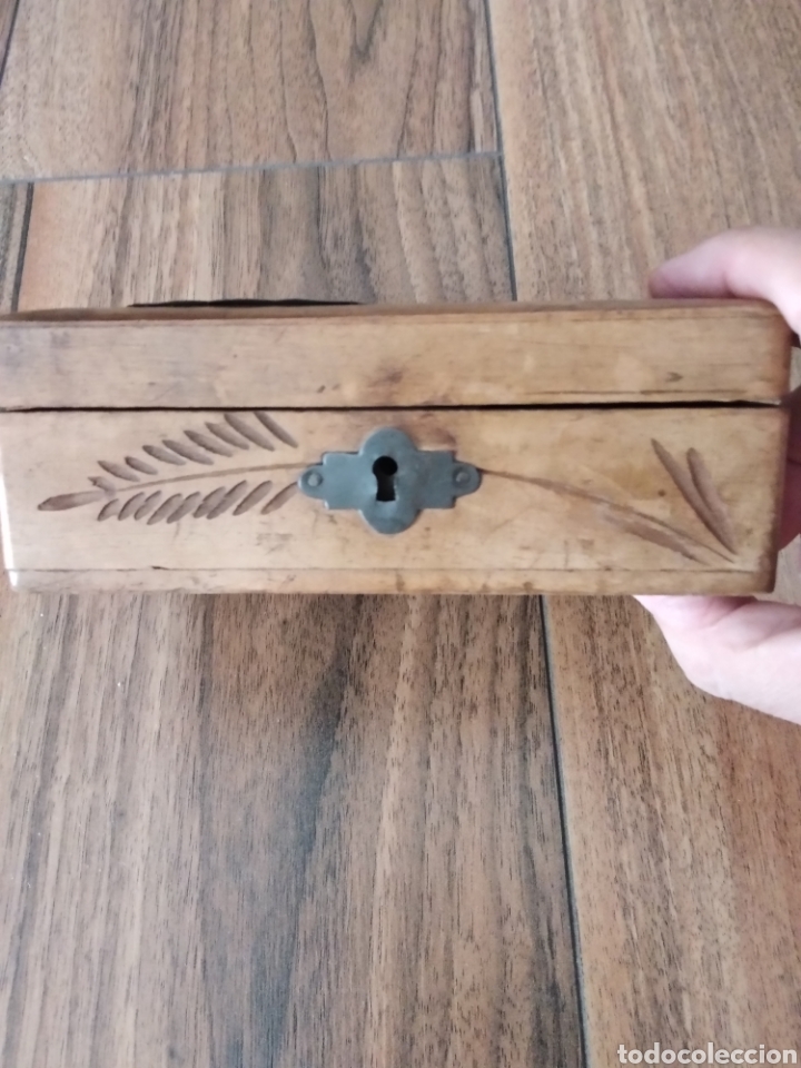 Antig&uuml;edades: Hucha de madera con dibujos - Foto 2