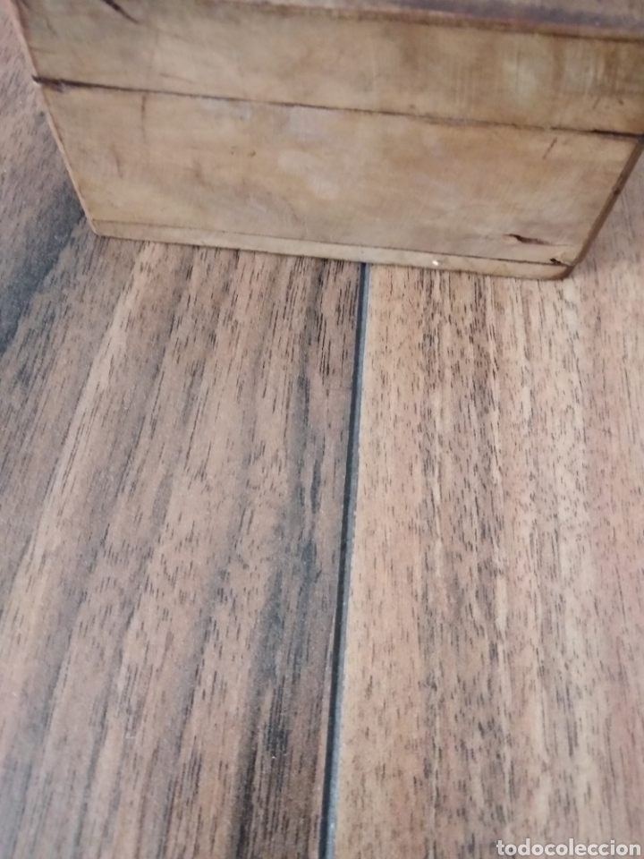 Antig&uuml;edades: Hucha de madera con dibujos - Foto 3