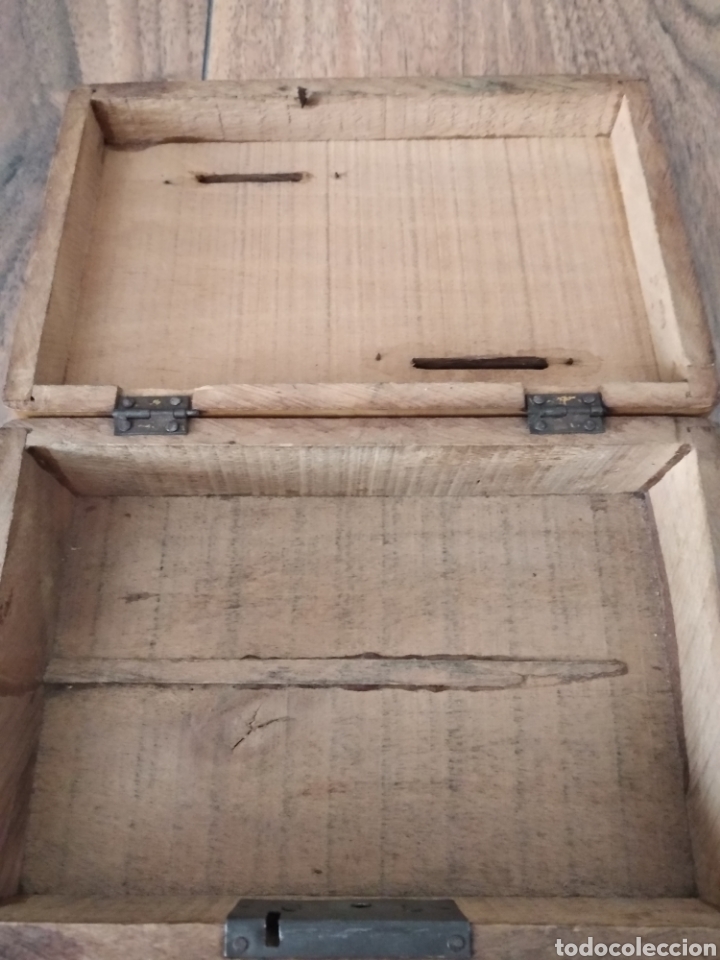 Antig&uuml;edades: Hucha de madera con dibujos - Foto 6