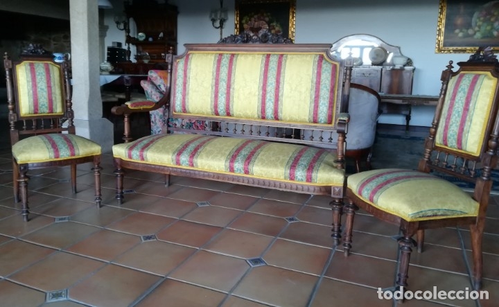 Antig&uuml;edades: Sof&aacute; tresillo y dos sillas - Foto 1