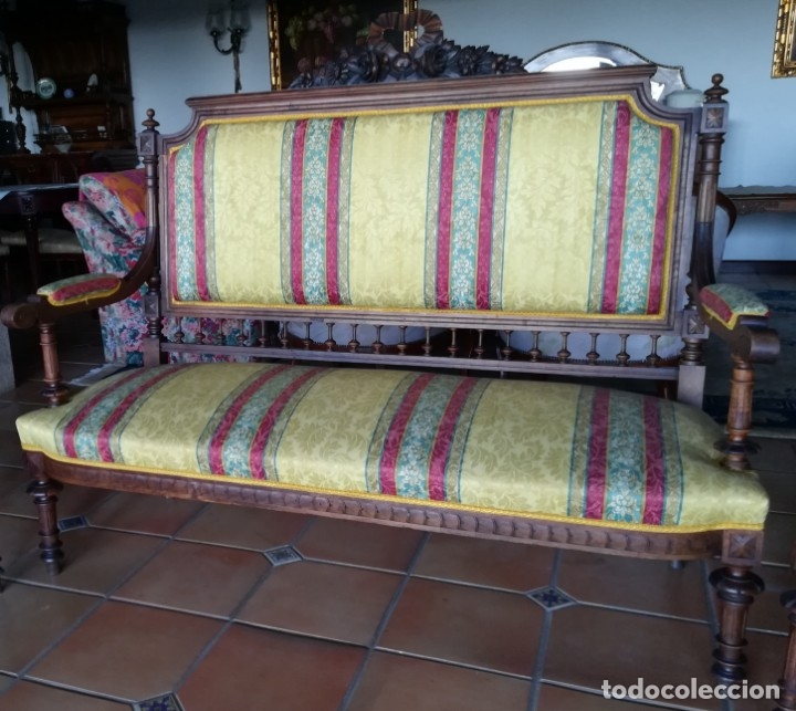 Antig&uuml;edades: Sof&aacute; tresillo y dos sillas - Foto 4