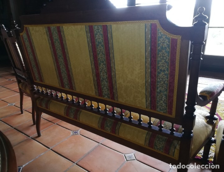 Antig&uuml;edades: Sof&aacute; tresillo y dos sillas - Foto 9