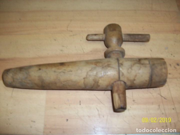 Antig&uuml;edades: ANTIGUO GRIFO DE MADERA PARA BARRIL - Foto 2
