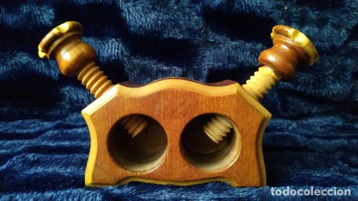 Antig&uuml;edades: Cascanueces de madera y taracea. - Foto 6