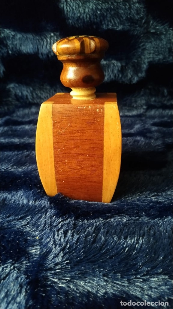 Antig&uuml;edades: Cascanueces de madera y taracea. - Foto 8