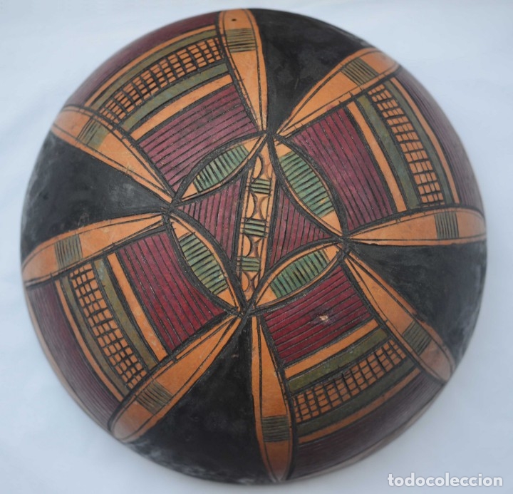 Antig&uuml;edades: Calabaza africana con decoraci&oacute;n pintada