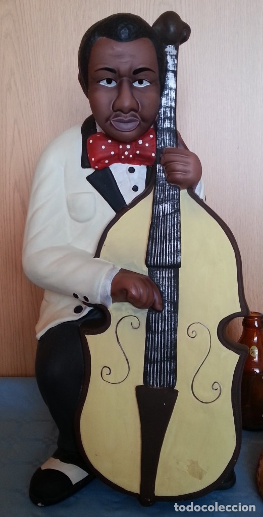 Antig&uuml;edades: M&uacute;sico. Preciosa figura en cer&aacute;mica. Gran tama&ntilde;o