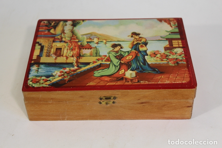 Antig&uuml;edades: caja de madera con geishas - Foto 1
