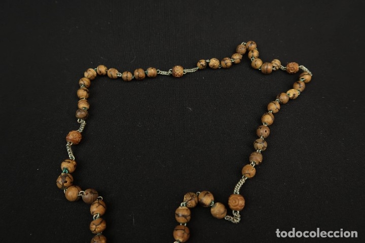 Antig&uuml;edades: Antiguo rosario madera tallada y nacar - Foto 5
