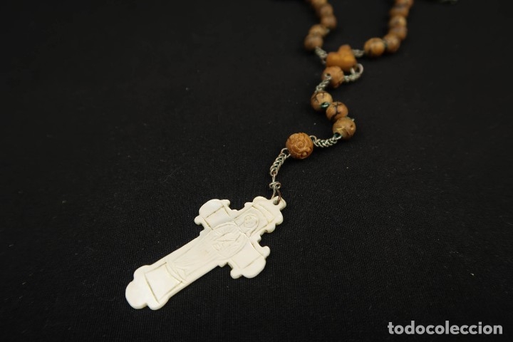 Antig&uuml;edades: Antiguo rosario madera tallada y nacar - Foto 7