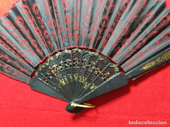 Antig&uuml;edades: Abanico negro con flores rojas. - Foto 2