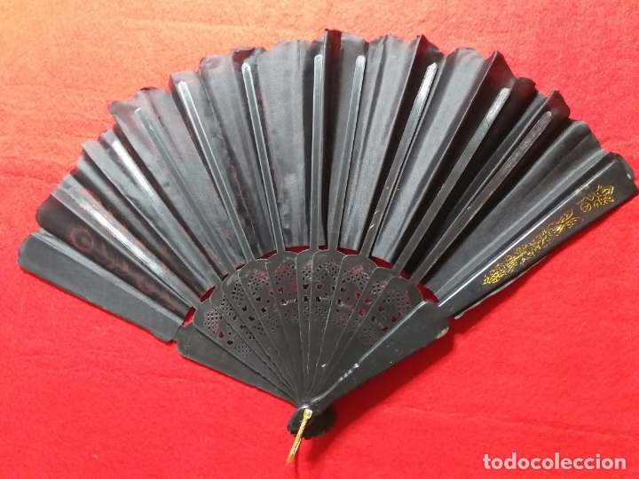 Antig&uuml;edades: Abanico negro con flores rojas. - Foto 4