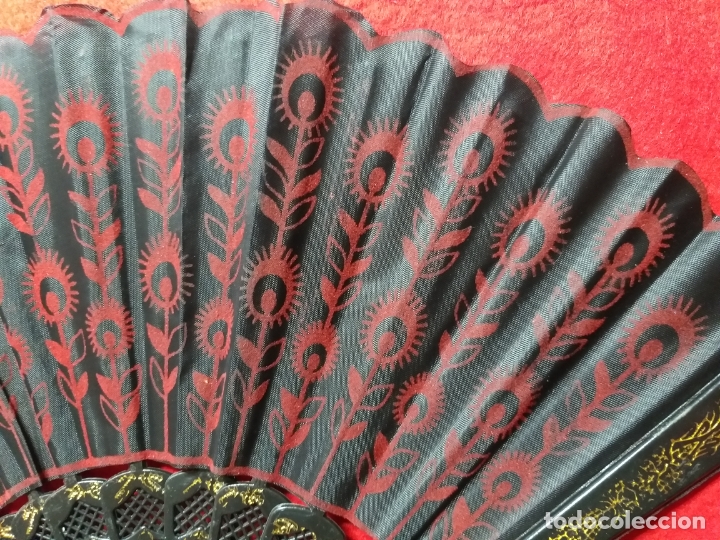 Antig&uuml;edades: Abanico negro con flores rojas. - Foto 5