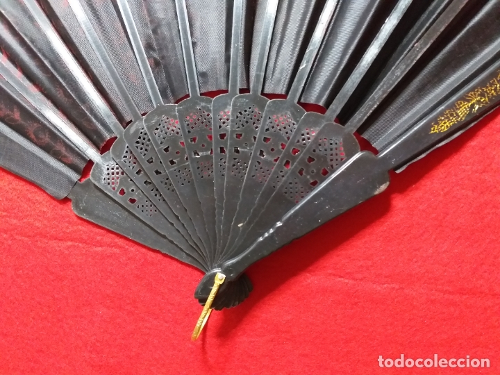 Antig&uuml;edades: Abanico negro con flores rojas. - Foto 6