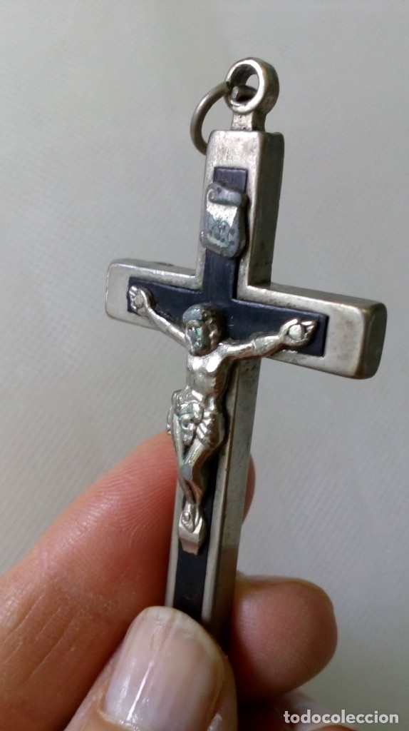 Antig&uuml;edades: Cruz de metal y madera - Foto 6