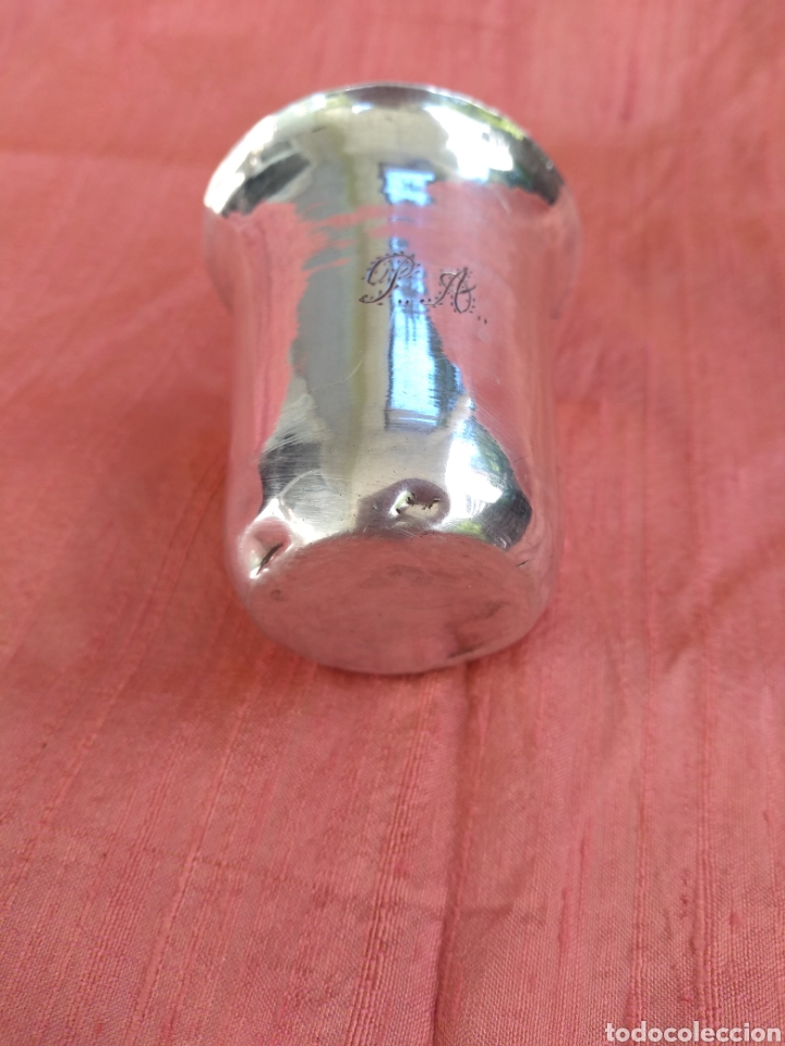Antig&uuml;edades: Vasito de plata . Iniciales P A - Foto 1
