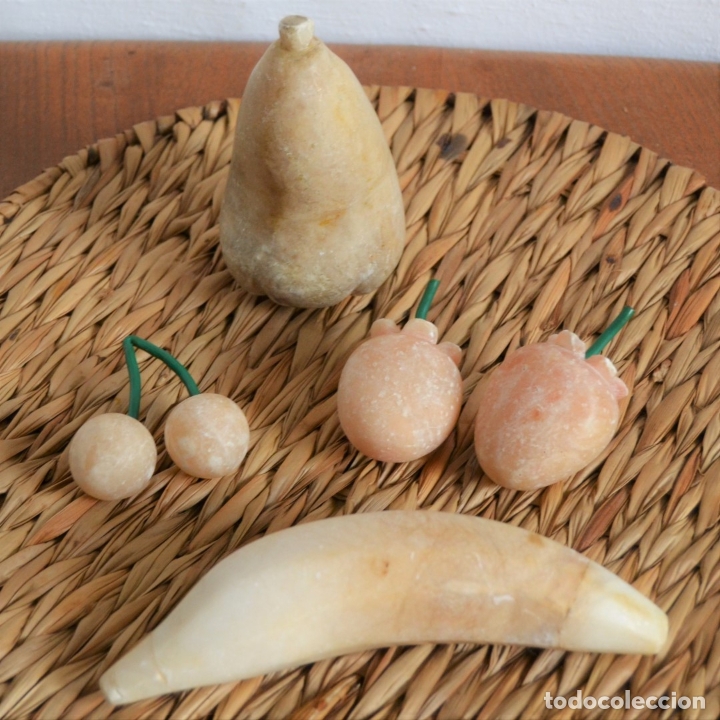 Antiques: ANTIGUO JUEGO DE 5 FRUTAS DE ALABASTRO * PLATANO * FRESAS * CEREZAS * PERA