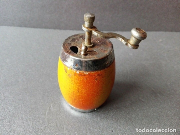 Molinillo de pimienta vintage de madera, forma barril, amarillo