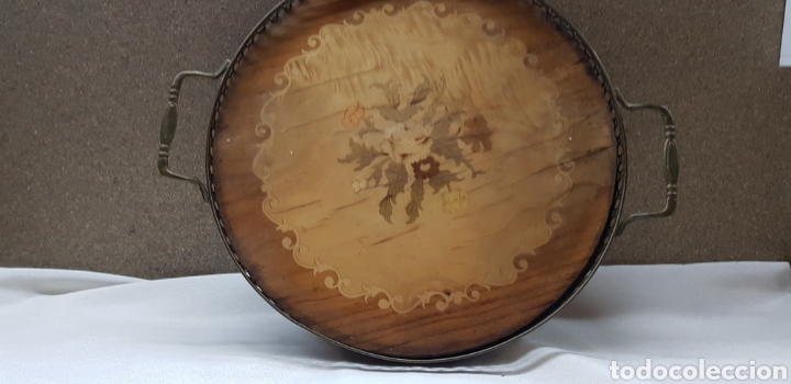 Antig&uuml;edades: bandeja de madera con motivos florales y bronce - Foto 5