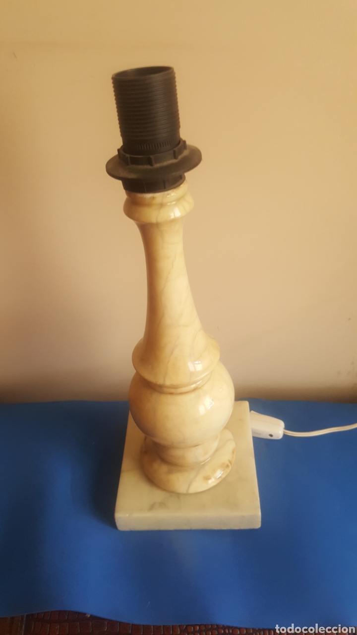 Antig&uuml;edades: Pie de lampara de alabastro - Foto 1